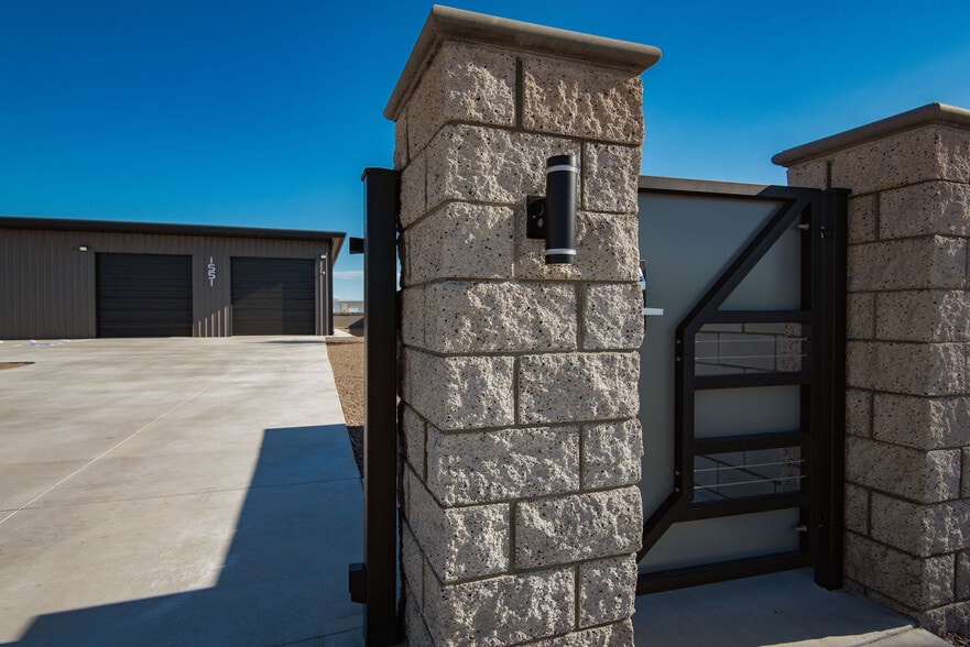 More Photos Of 1551 E World Blvd, Fort Mohave Showroom For Sale