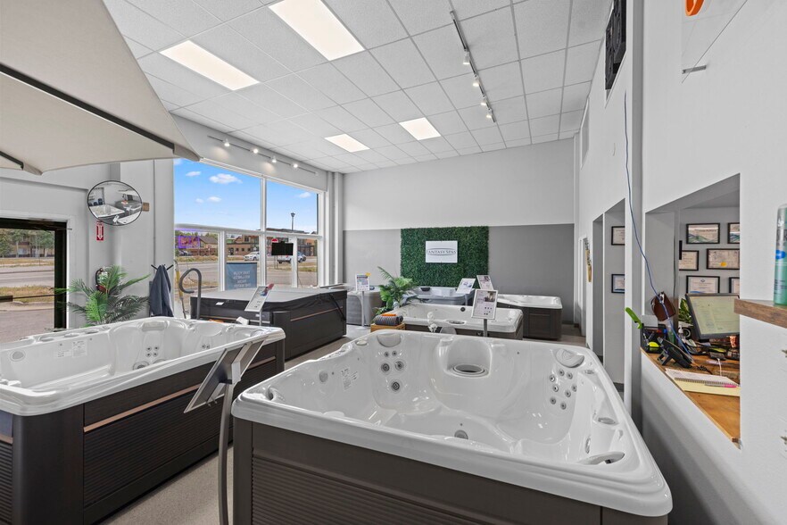 More Photos Of 120 9th St, Silverthorne General Retail For Sale
