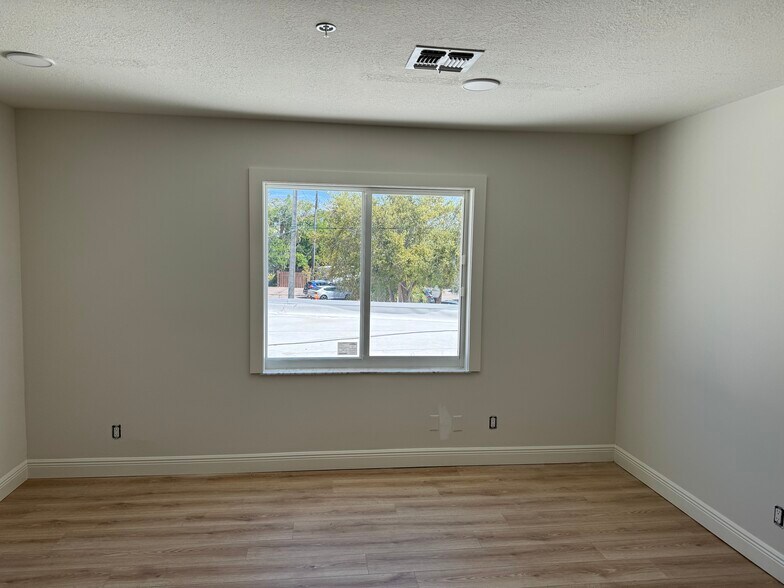 More Photos Of 1 SW Osceola St, Stuart Restaurant For Lease