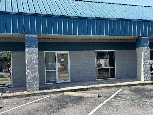 More Photos Of 1882 Porter Lake Dr, Sarasota Light Manufacturing For Lease