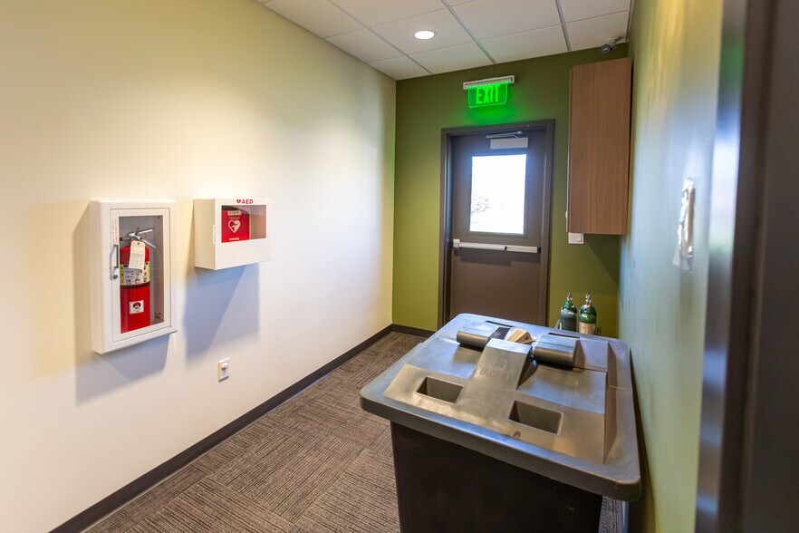 More Photos Of 200 W Railroad Ave, Plains Medical For Sale