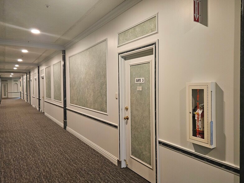 More Photos Of 166 E Jericho Tpke, Mineola Office For Lease