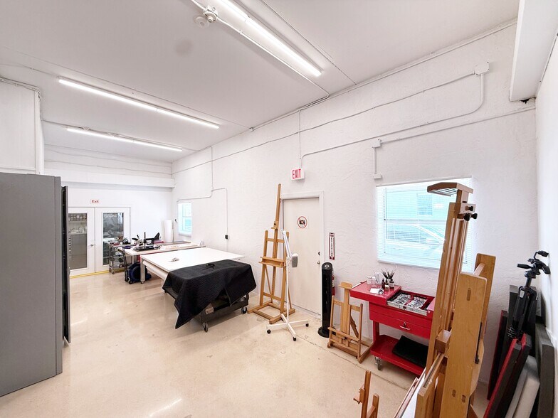 More Photos Of 1214 Roebuck Ct, West Palm Beach Warehouse For Lease