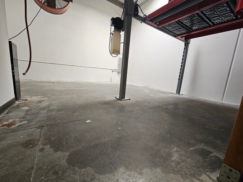 More Photos Of 74000 Dinah Shore Dr, Palm Desert Warehouse For Sale