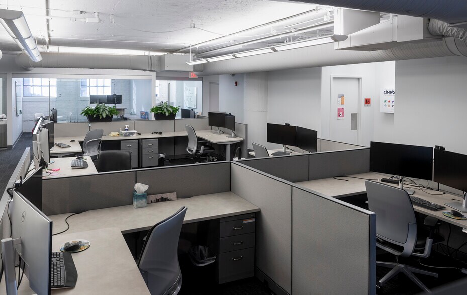 More Photos Of 416-422 Admiral Blvd, Kansas City Office For Sale