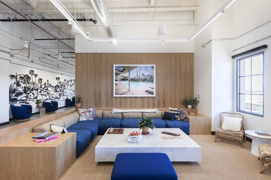 More Photos Of 6543 S Las Vegas Blvd, Las Vegas Office For Lease