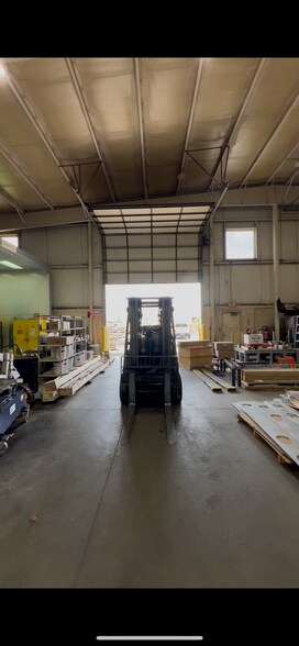 More Photos Of 7156 Sulier Dr, Temperance Manufacturing For Lease