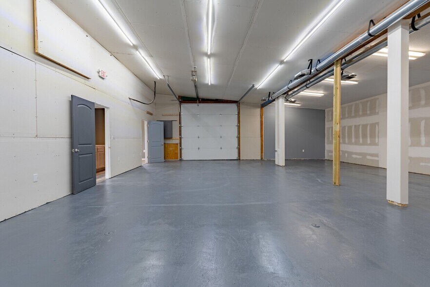 More Photos Of 414 Highway 42, Osage Beach Flex For Lease