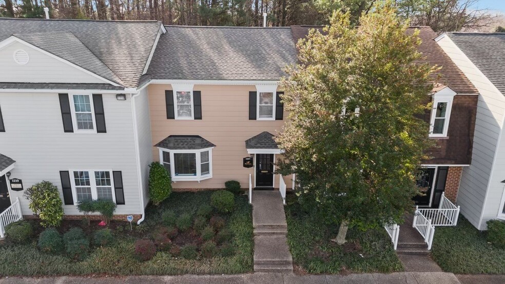 More Photos Of 1211-1221 Mall Dr, Richmond Office For Lease