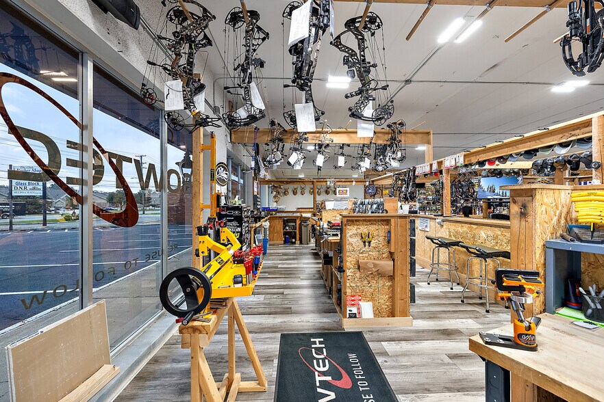 More Photos Of 47979 Van Dyke, Shelby Township Freestanding For Sale