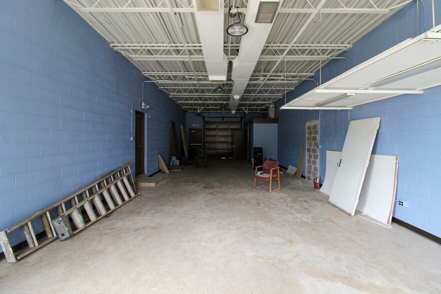 More Photos Of 24431-24435 W Warren St, Dearborn Heights Freestanding For Lease