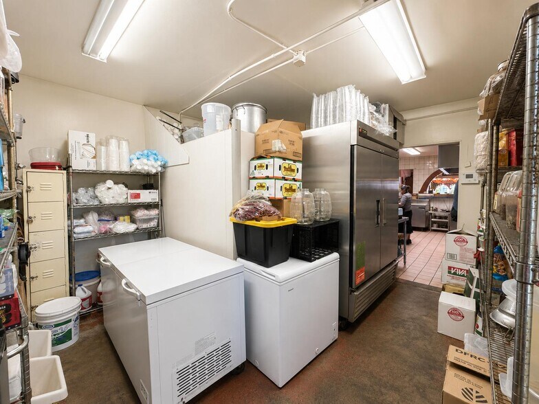 More Photos Of 10623 S Prairie Ave, Inglewood Storefront Retail Residential For Lease