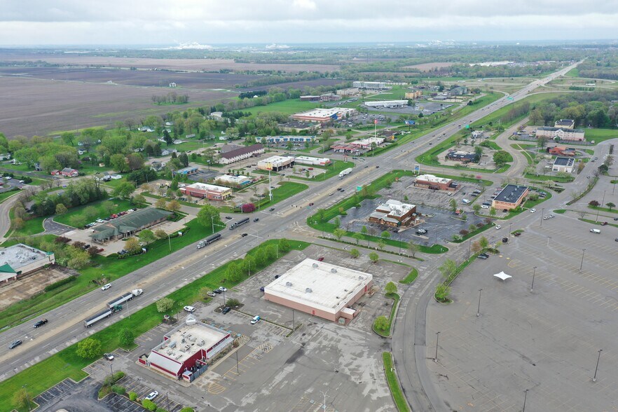 More Photos Of 1146 Hickory Point Mall, Forsyth Unknown For Lease