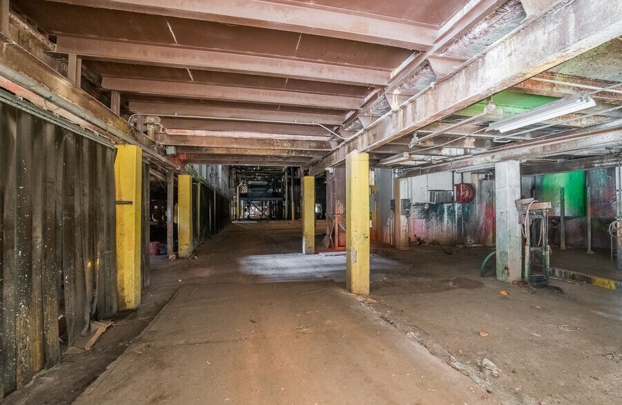 More Photos Of 413 Oxford Rd, Franklin Manufacturing For Sale