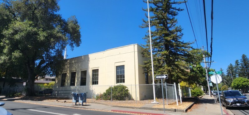 More Photos Of 224 N Oak St, Ukiah Office Residential For Lease