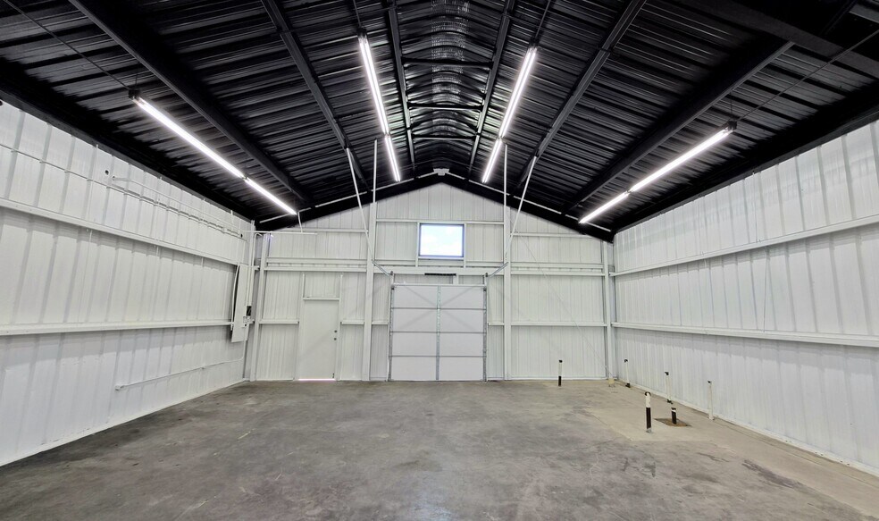 More Photos Of 3120 Halifax St, Dallas Distribution For Lease