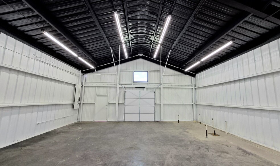 More Photos Of 3120 Halifax St, Dallas Distribution For Lease