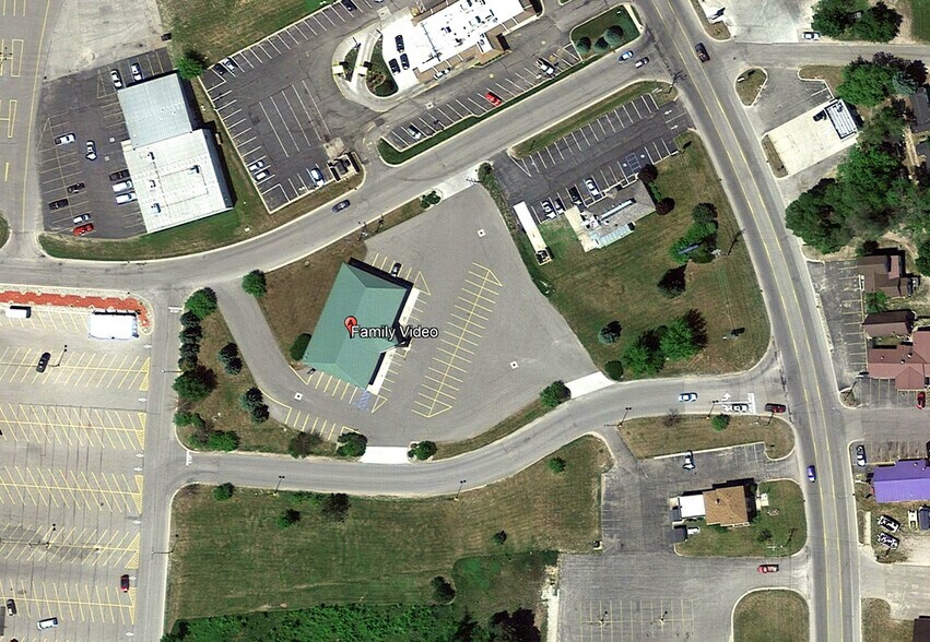 More Photos Of 245 Mill St, Cheboygan General Retail For Lease