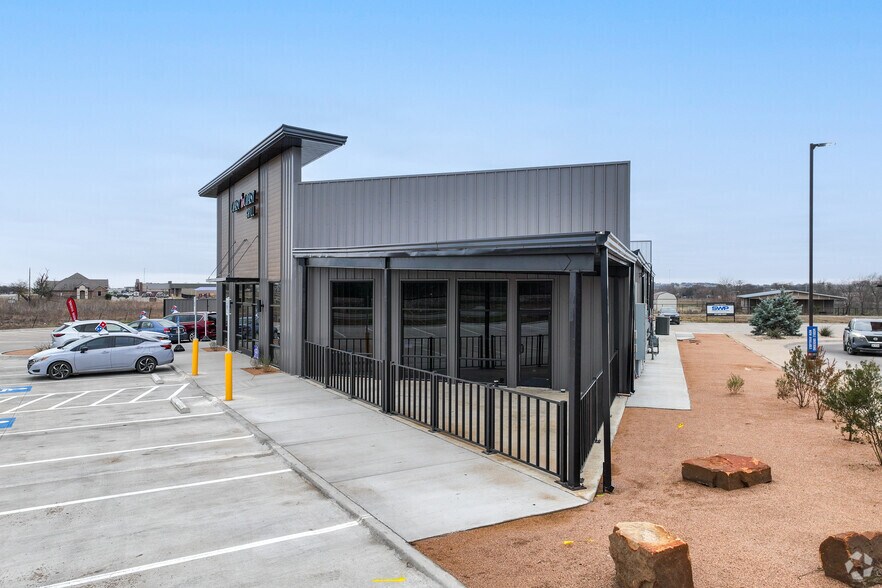 More Photos Of 9101 N Highway 171, Godley Freestanding For Lease