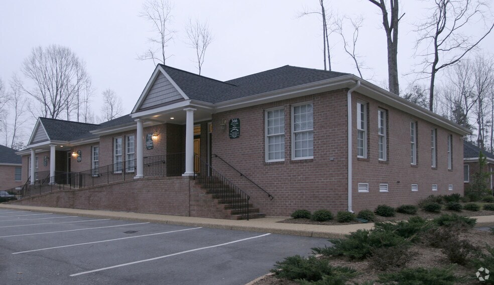 More Photos Of 360-362 McLaws Cir, Williamsburg Office For Sale