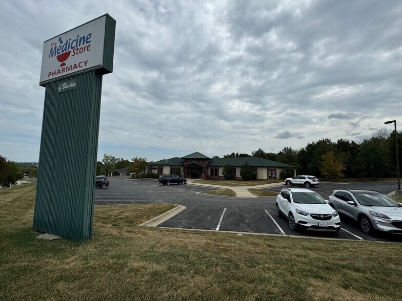 More Photos Of 15415 Pinehurst Dr, Basehor Office For Sale