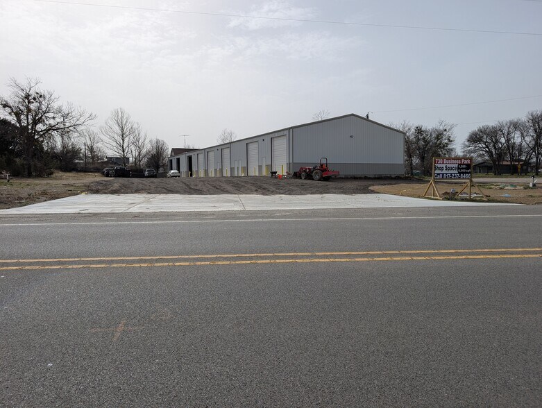 More Photos Of 7050 S FM 730, Azle Warehouse For Lease
