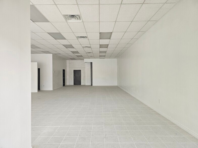 More Photos Of 9262 Culebra Rd, San Antonio Storefront Retail Office For Lease