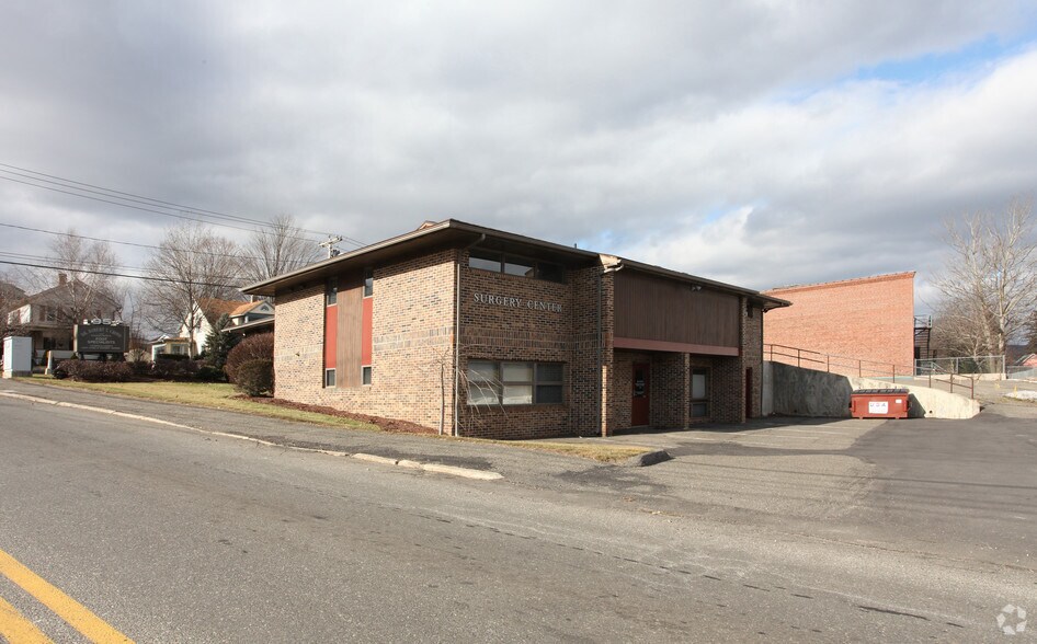 More Photos Of 95 New Litchfield St, Torrington Medical For Sale