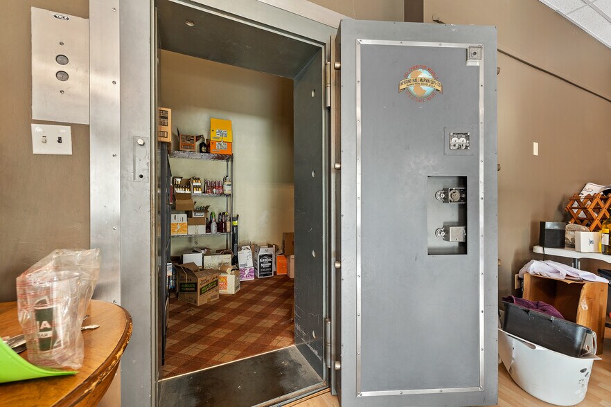 More Photos Of 603 N River St, Hot Springs Hotel For Sale