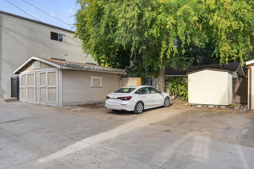 More Photos Of 119 S Adams St, Glendale Multifamily For Sale