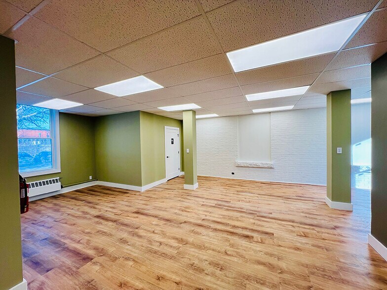 More Photos Of 42 Central St, Newport Apartments For Lease