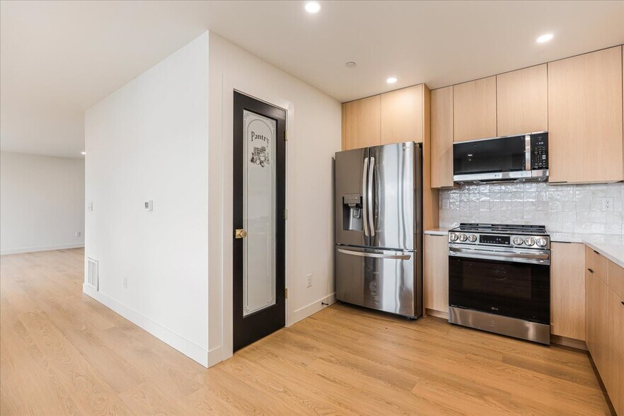 More Photos Of 520 Columbia St, Cathlamet Apartments For Sale