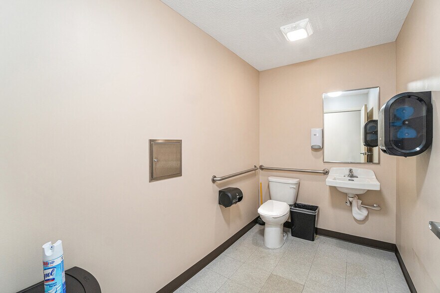 More Photos Of 2 Holly Ln, Paola Medical For Sale