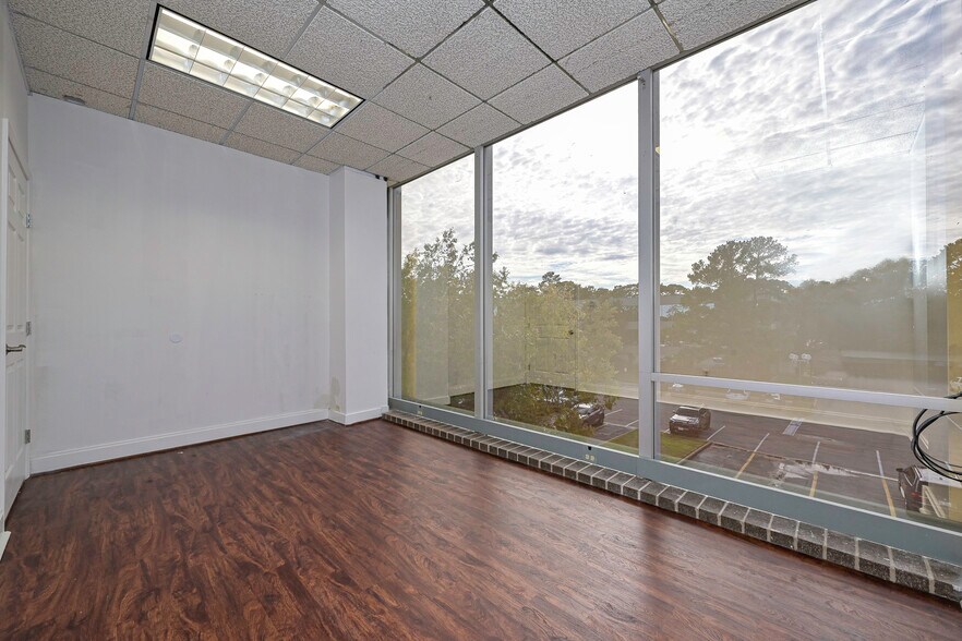 More Photos Of 5625 Cypress Creek Pky, Houston Office For Sale