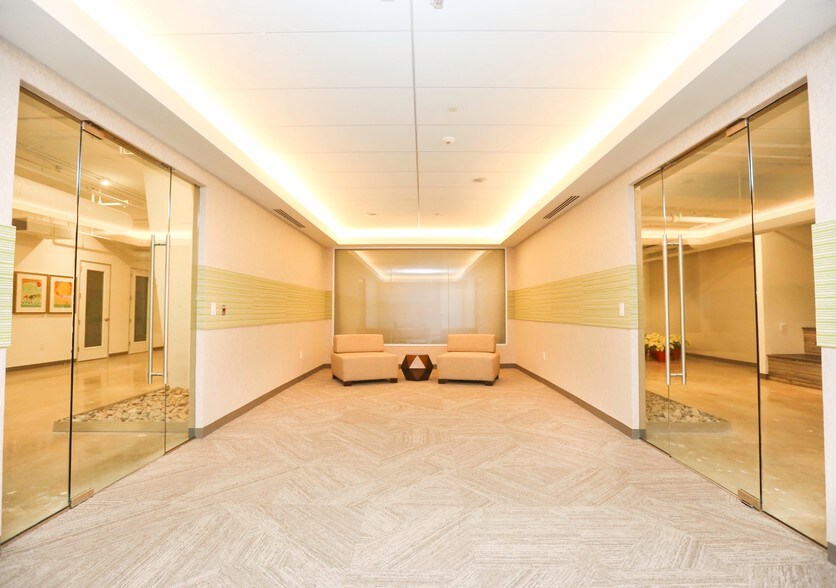 More Photos Of 1110 Vermont Ave NW, Washington Office For Lease