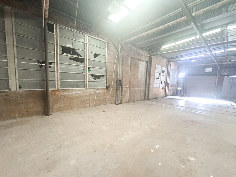 More Photos Of 618 NE 11th st, Big Spring Distribution For Sale
