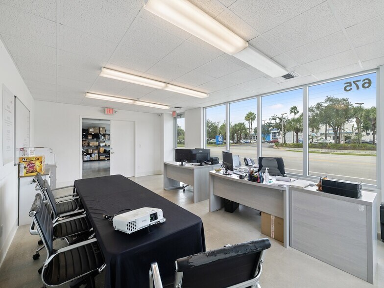 More Photos Of 675 US Highway 1, Vero Beach Warehouse For Lease