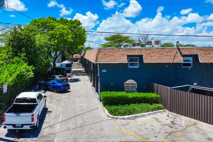More Photos Of 259 SE 1st Ter, Deerfield Beach Warehouse For Lease