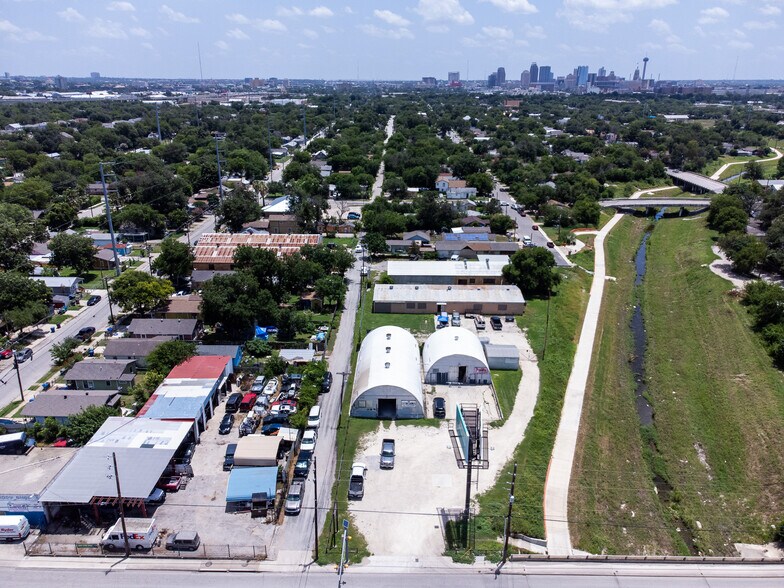 More Photos Of 1010 N Zarzamora St, San Antonio Warehouse For Sale