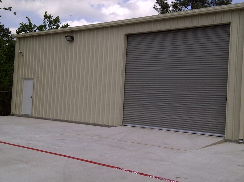More Photos Of 11455 Brooklyn St, Houston Warehouse For Lease