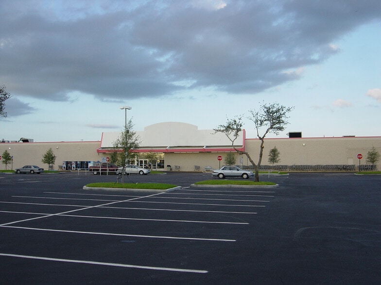 Primary Photo Of 1501-1601 US Highway 1, Vero Beach Department Store For Lease