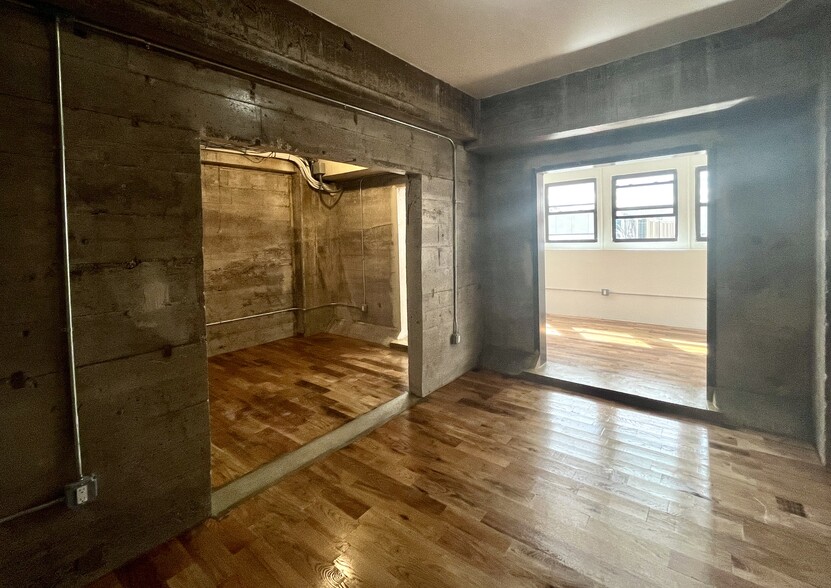 More Photos Of 310 Meserole St, Brooklyn Flex For Lease