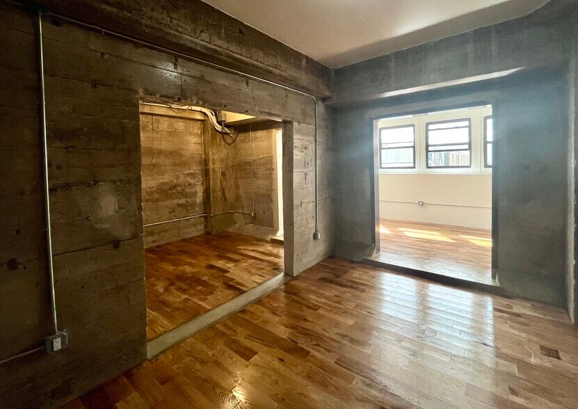 More Photos Of 310 Meserole St, Brooklyn Flex For Lease