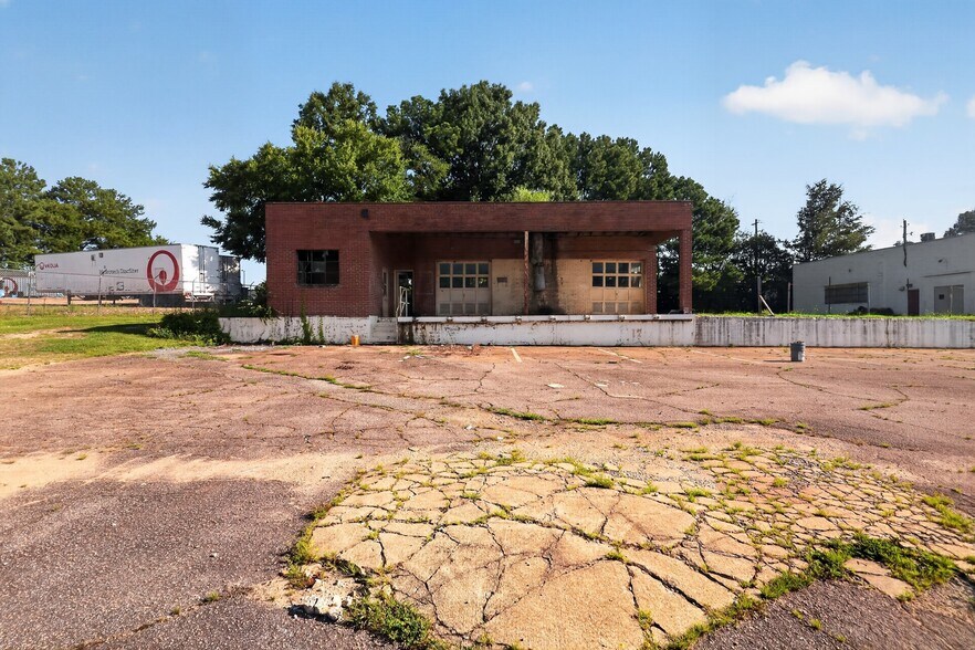 More Photos Of 1512 Garner Rd, Raleigh Warehouse For Lease