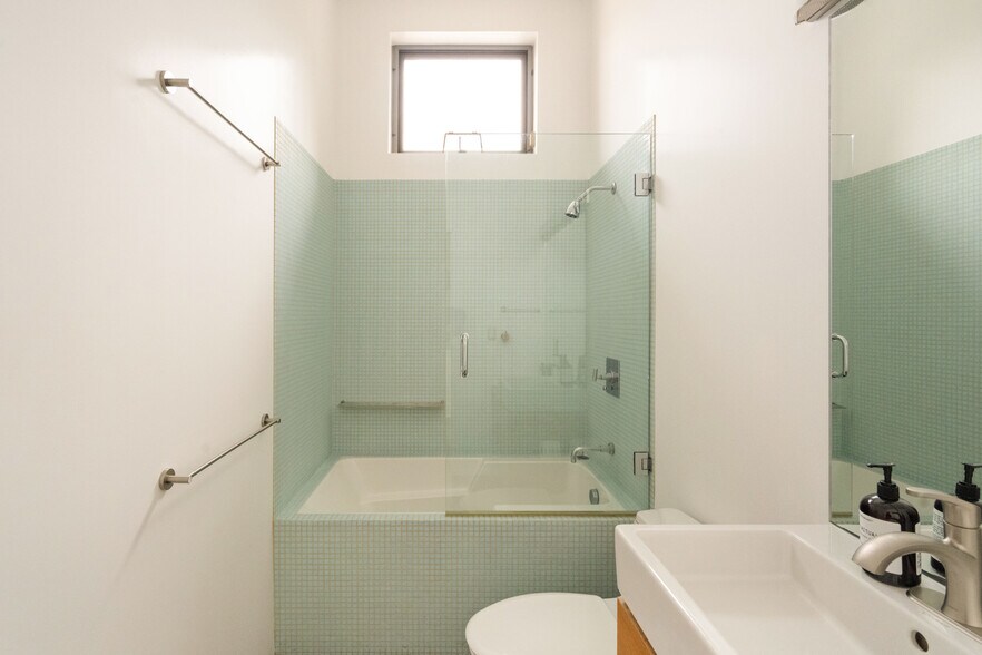 More Photos Of 120 Mildred Ave, Venice Loft Creative Space For Sale