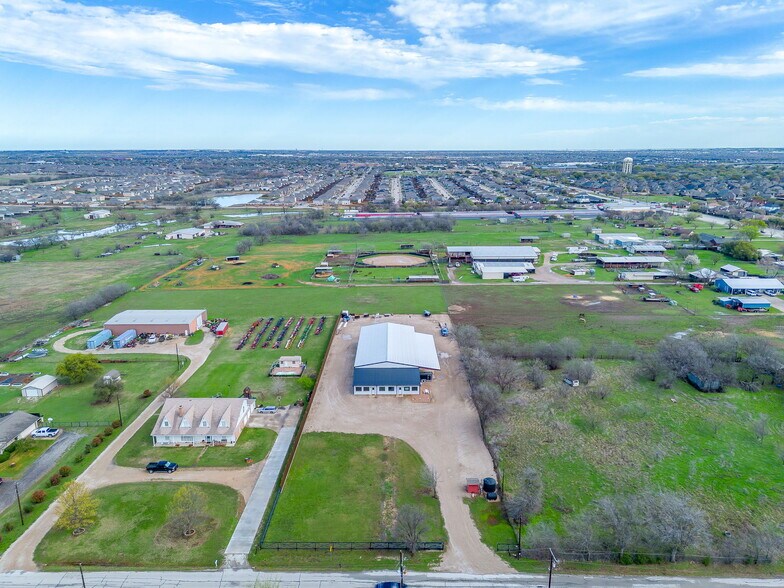 More Photos Of 1650 Staree Ln, Saginaw Flex For Lease