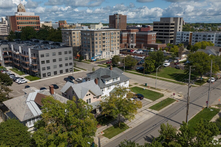 More Photos Of 532 Townsend St, Lansing Apartments For Sale