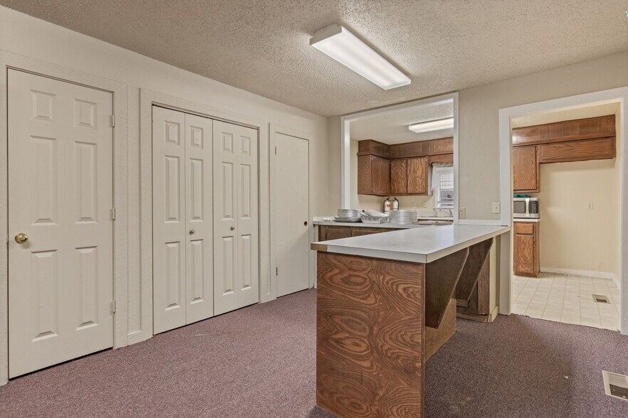 More Photos Of 215 S Bixby St, Coweta Religious Facility For Sale