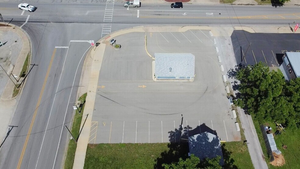 More Photos Of 102 N Park St, Sesser Restaurant For Sale
