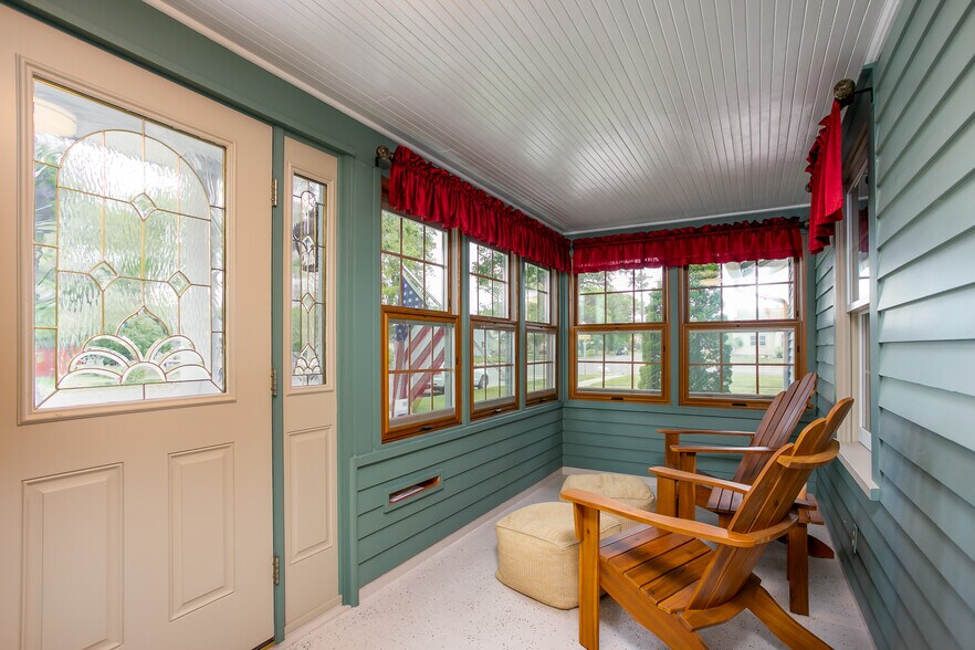 More Photos Of 313 1st Ave, Laurel Office For Sale